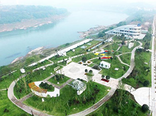 廣安市鄰水縣污水處理站，廣安市政協(xié)人資環(huán)委帶領(lǐng)鄰水縣政協(xié)與縣住建局相關(guān)負(fù)責(zé)人，到鄰水縣各鄉(xiāng)鎮(zhèn)專項(xiàng)督導(dǎo)污水處理廠（站）建設(shè)與運(yùn)行情況